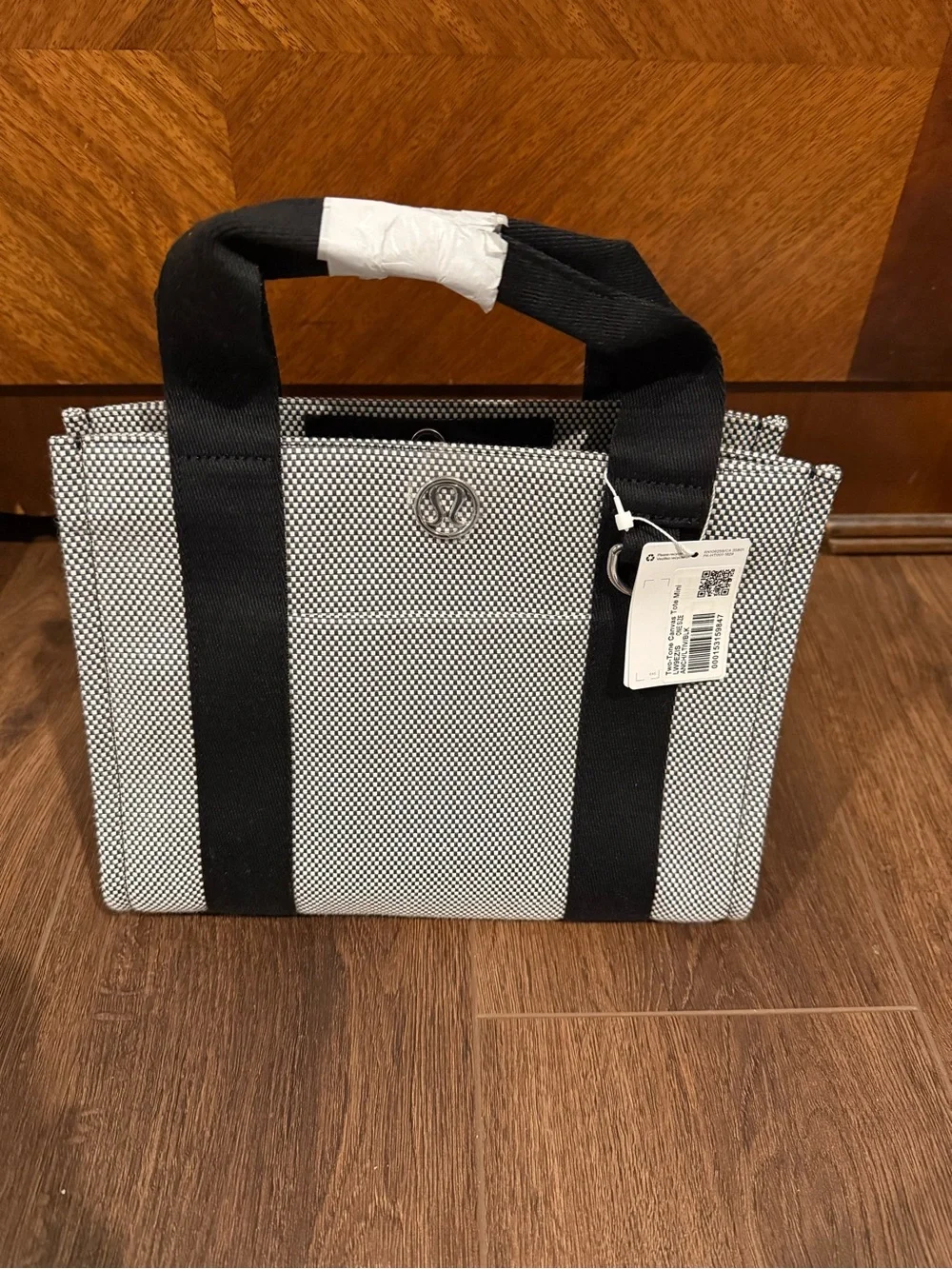 Lululemon athletics Mini Two-Tone Tote in Ivory and Black. NWT. - Picture 3 of 4